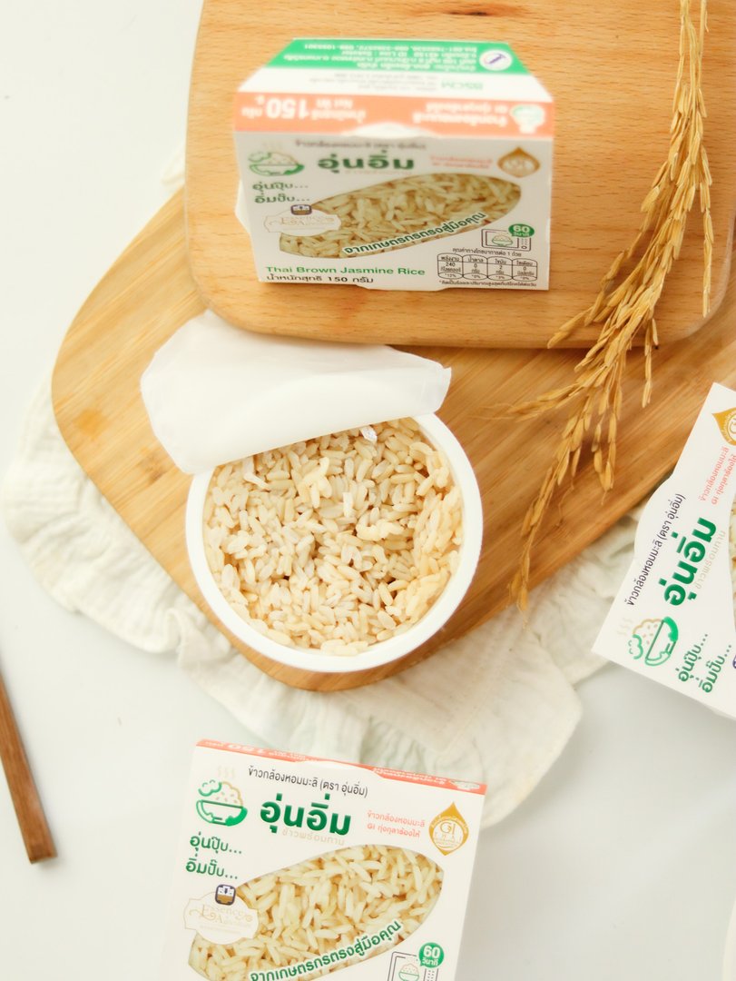 ข้าวกล้องหอมมะลิ พร้อมทาน ขนาด 150 กรัม x 12 ถ้วย ตรา อุ่นอิ่ม