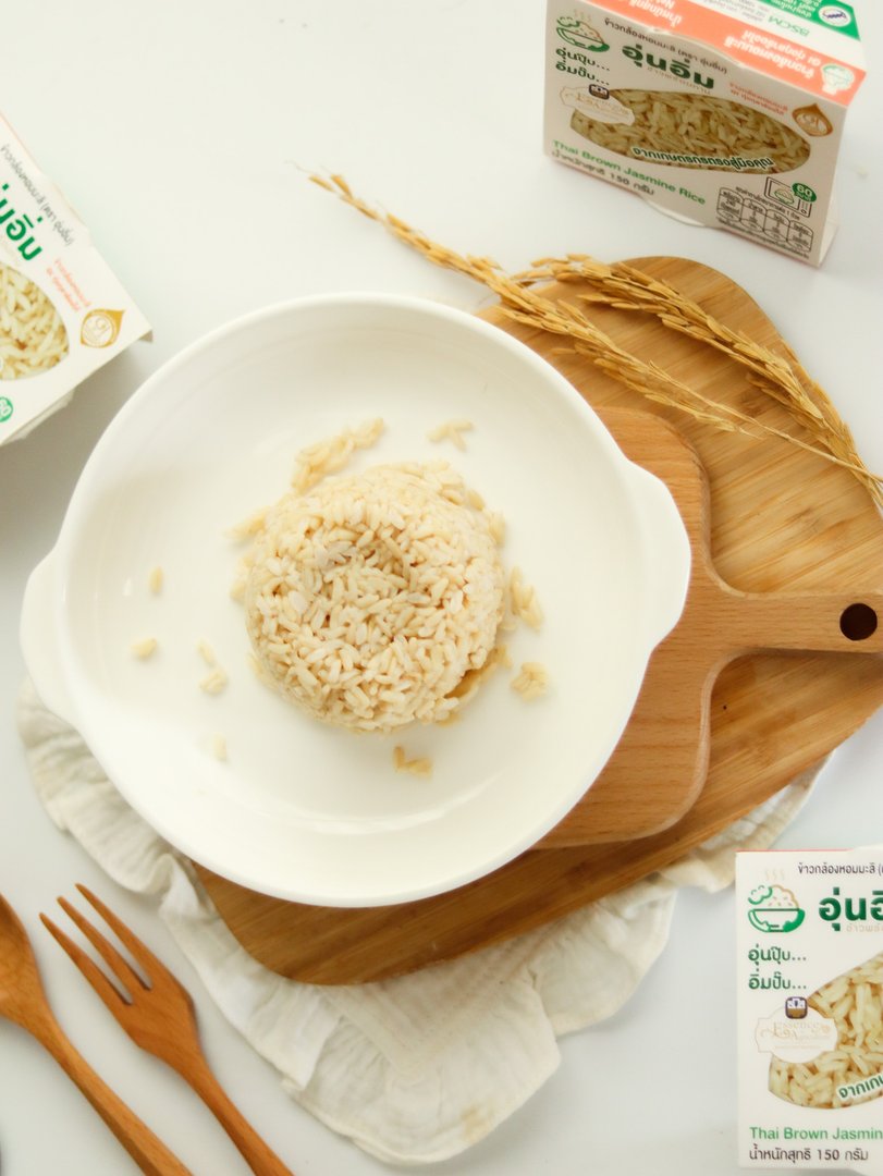 ข้าวกล้องหอมมะลิ พร้อมทาน ขนาด 150 กรัม x 12 ถ้วย ตรา อุ่นอิ่ม