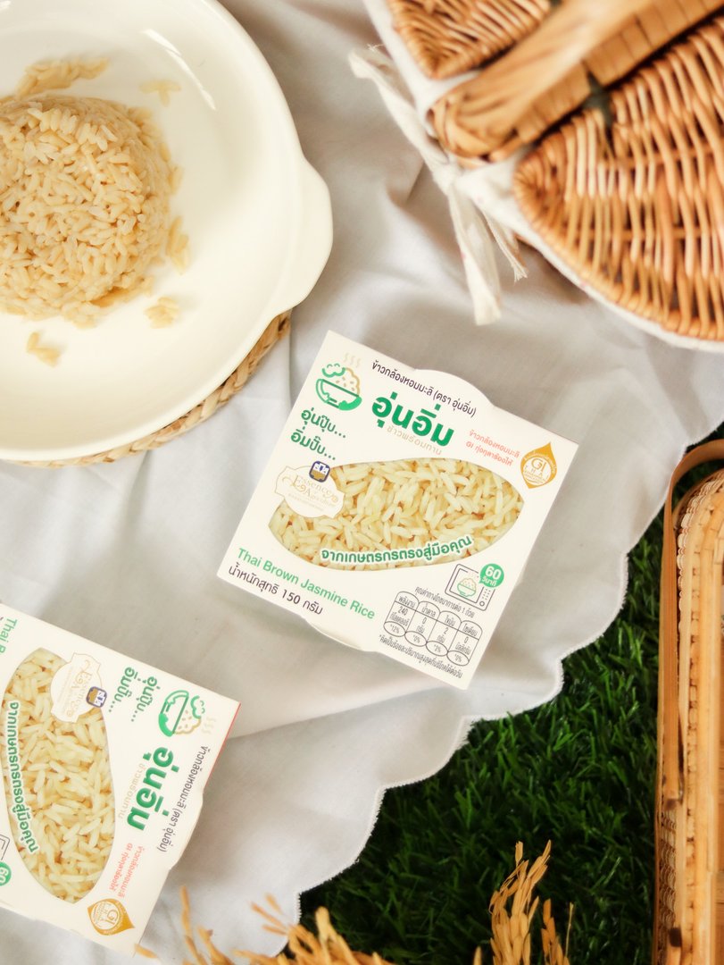 ข้าวกล้องหอมมะลิ พร้อมทาน ขนาด 150 กรัม x 12 ถ้วย ตรา อุ่นอิ่ม