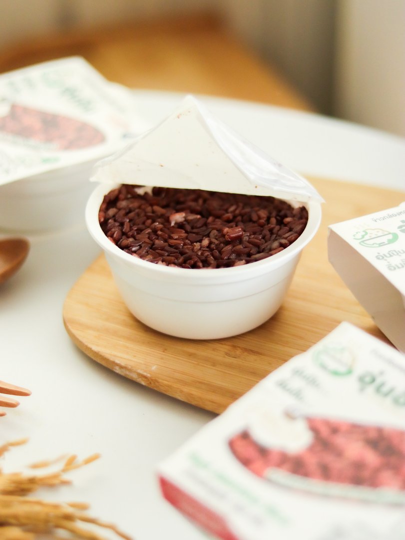 ข้าวหอมมะลิแดง พร้อมทาน ขนาด 150 กรัม x 12 ถ้วย ตรา อุ่นอิ่ม