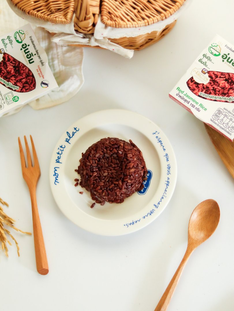 ข้าวหอมมะลิแดง พร้อมทาน ขนาด 150 กรัม x 12 ถ้วย ตรา อุ่นอิ่ม